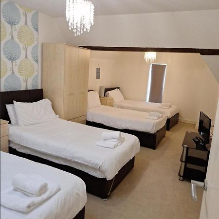 Comfortable Swindon Town Centre Apartments, Free Parking, Sleeps Up To 8 Eksteriør billede