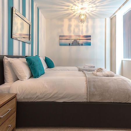 Comfortable Swindon Town Centre Apartments, Free Parking, Sleeps Up To 8 Eksteriør billede