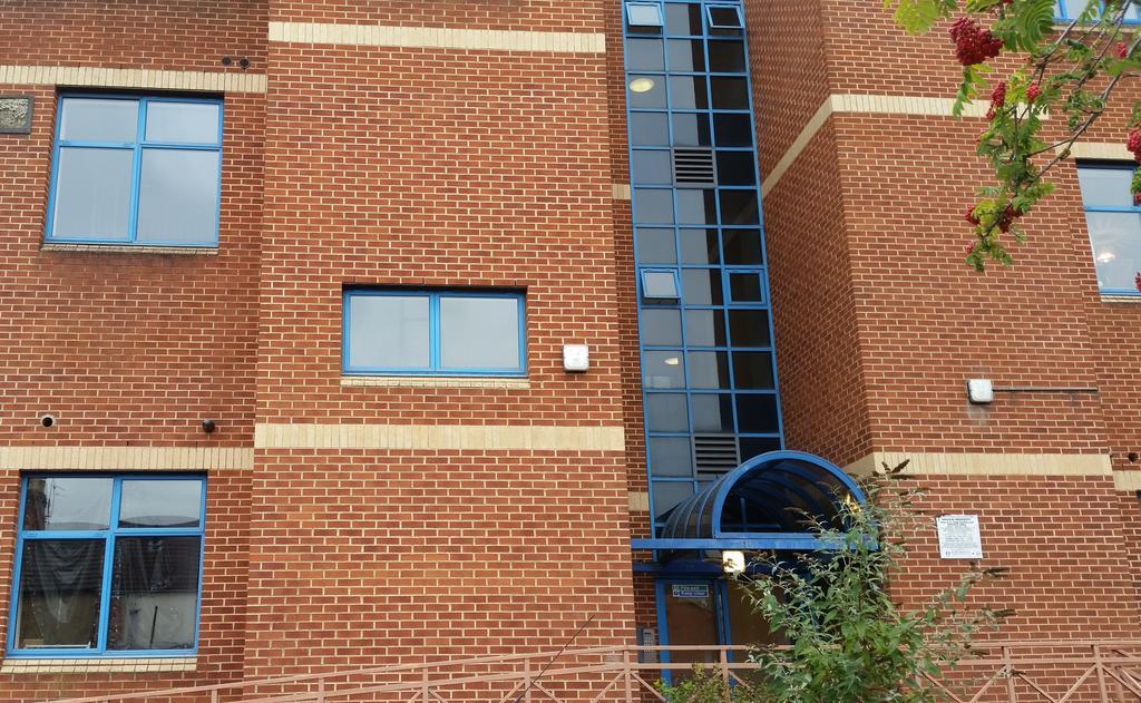 Comfortable Swindon Town Centre Apartments, Free Parking, Sleeps Up To 8 Værelse billede