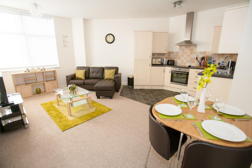 Comfortable Swindon Town Centre Apartments, Free Parking, Sleeps Up To 8 Værelse billede