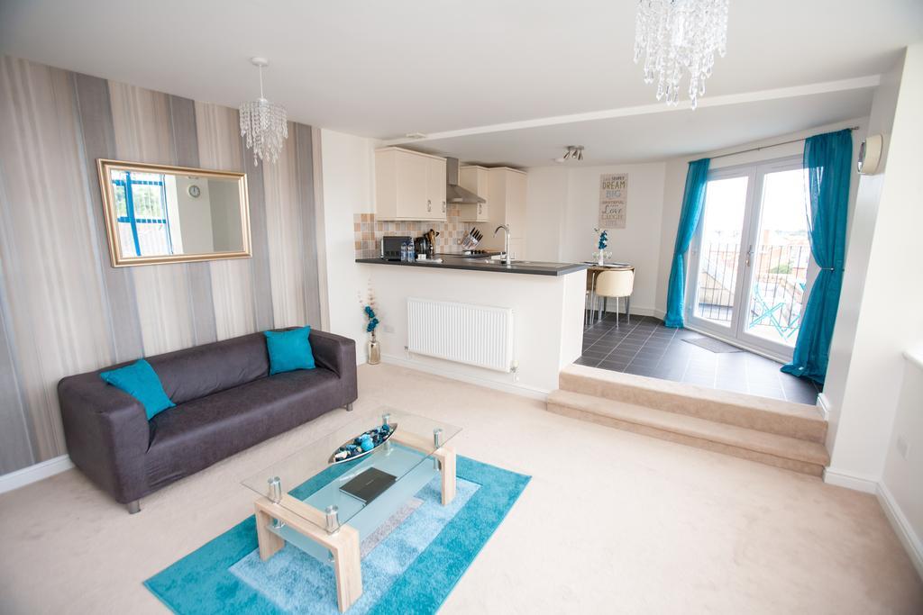 Comfortable Swindon Town Centre Apartments, Free Parking, Sleeps Up To 8 Eksteriør billede