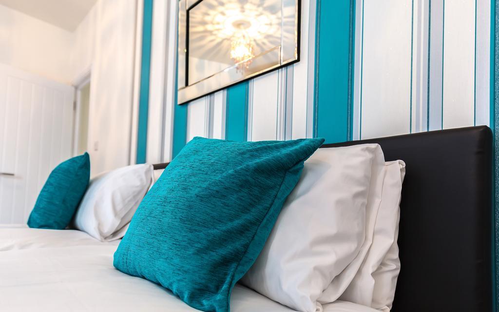 Comfortable Swindon Town Centre Apartments, Free Parking, Sleeps Up To 8 Eksteriør billede