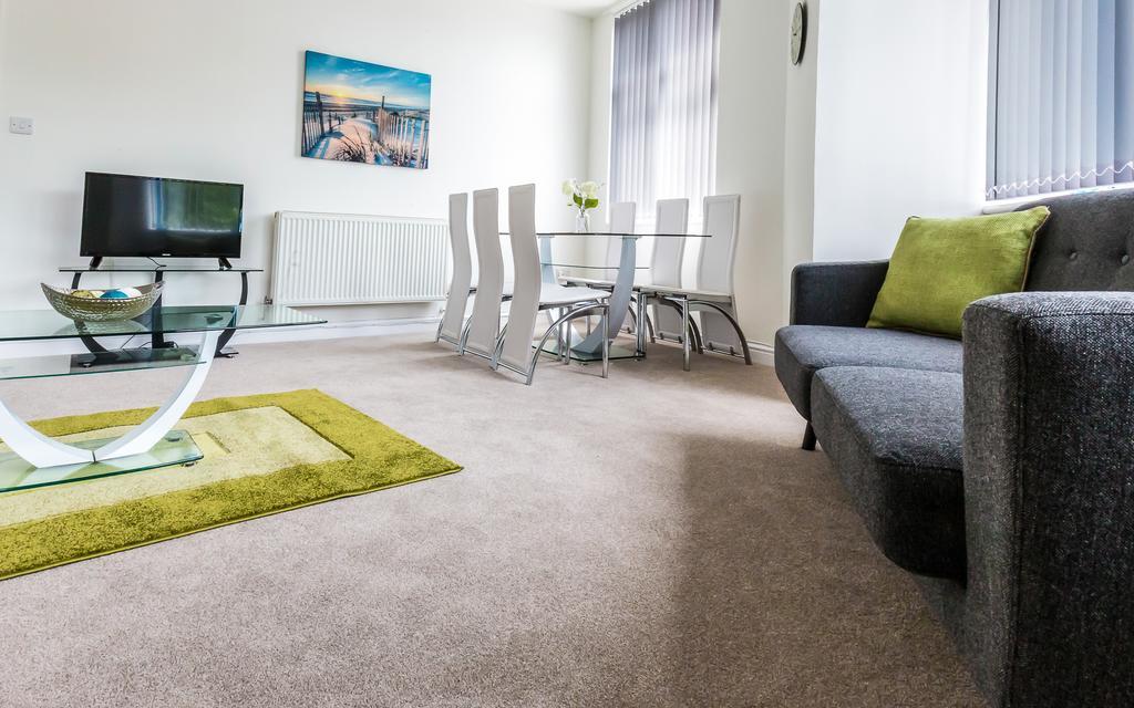 Comfortable Swindon Town Centre Apartments, Free Parking, Sleeps Up To 8 Eksteriør billede