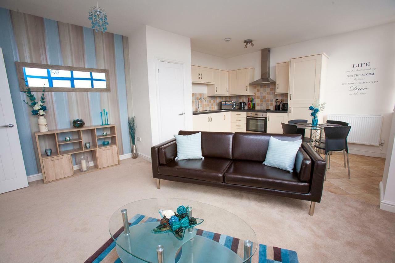Comfortable Swindon Town Centre Apartments, Free Parking, Sleeps Up To 8 Eksteriør billede
